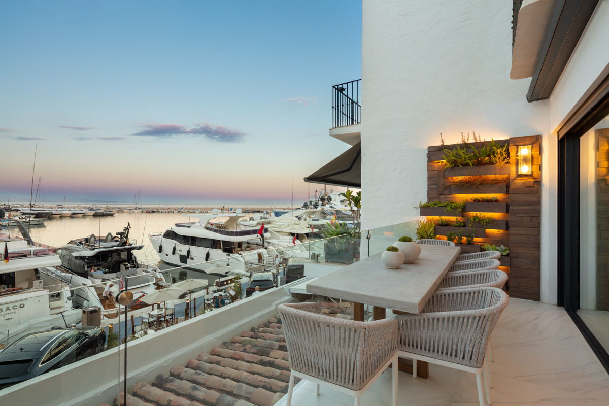 Piso de 3 Dormitorios y 3 Baños en venta en Puerto Banús, Marbella