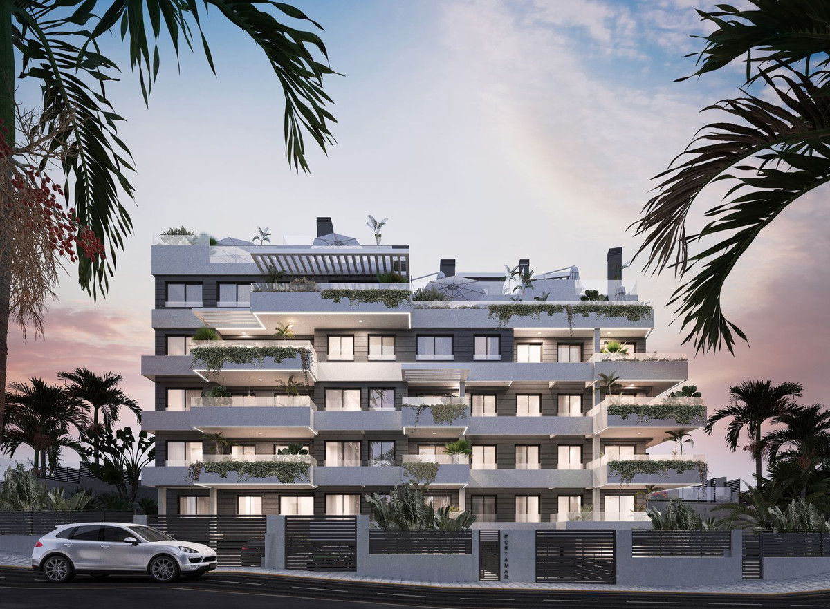 Piso de 2 Dormitorios en venta en Estepona