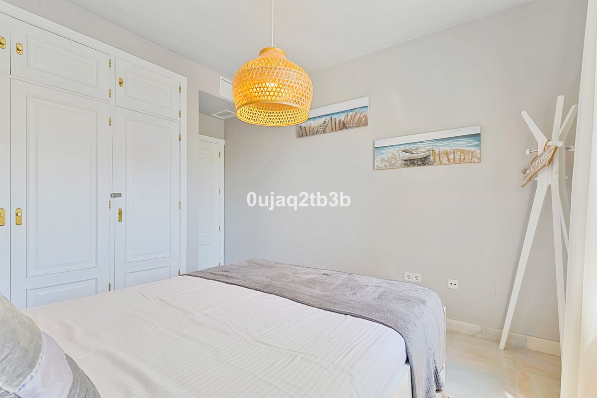 Piso de 2 Dormitorios y 2 Baños en venta en Nueva Andalucía, Marbella