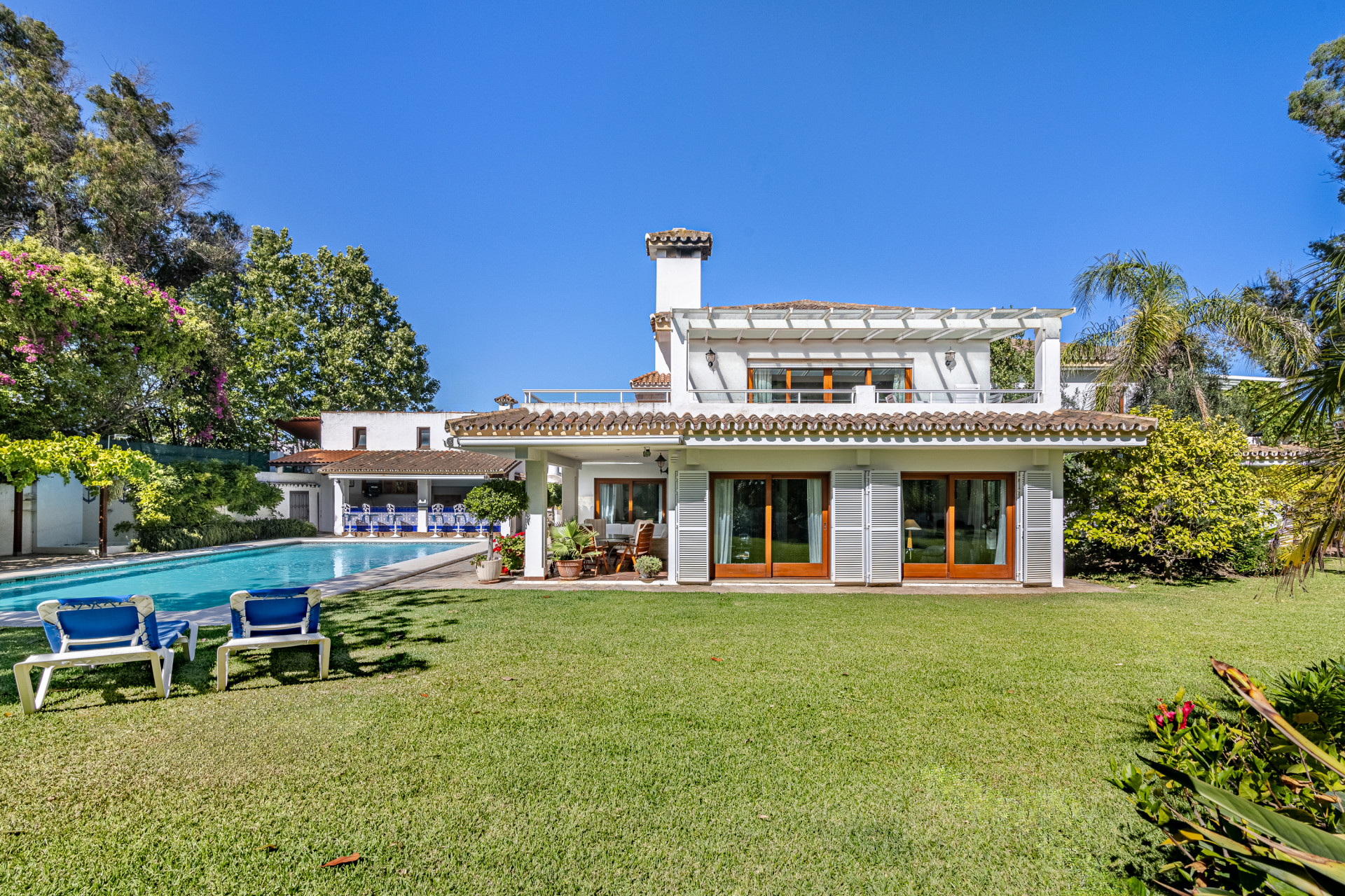 Casa de 5 Dormitorios y 4 Baños en venta en Estepona