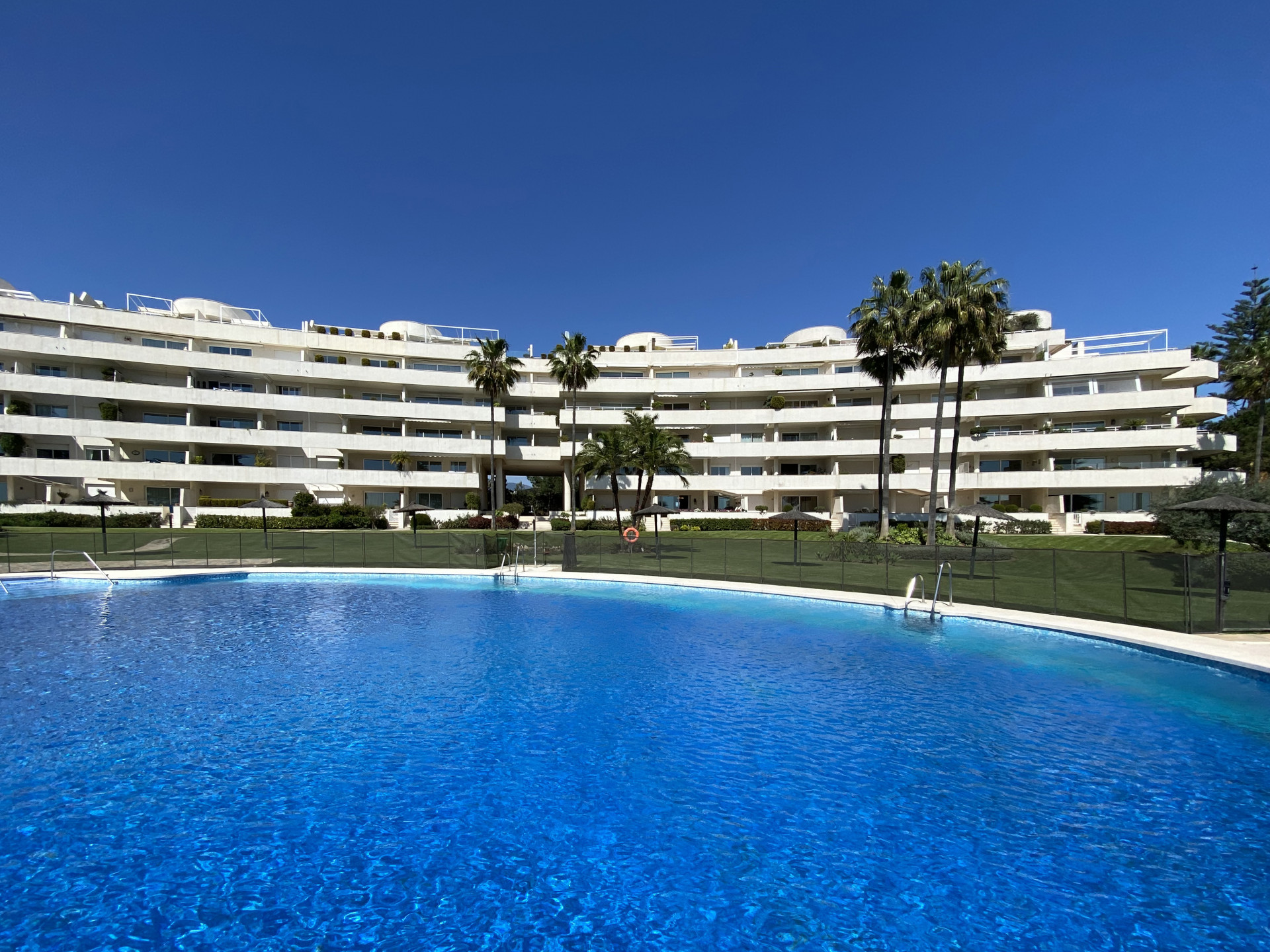 Casa Adosada de 3 Dormitorios y 2 Baños en venta en Estepona