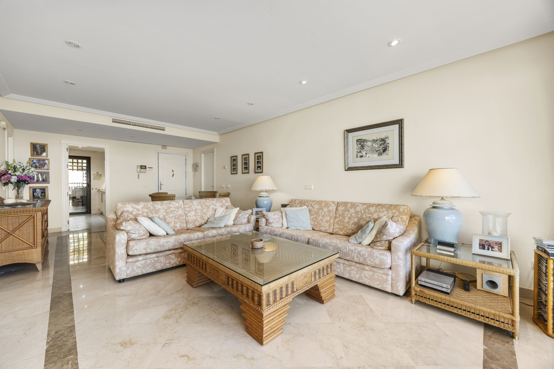 3 Bed, 2 Bath - Penthouse for Sale in Benahavis