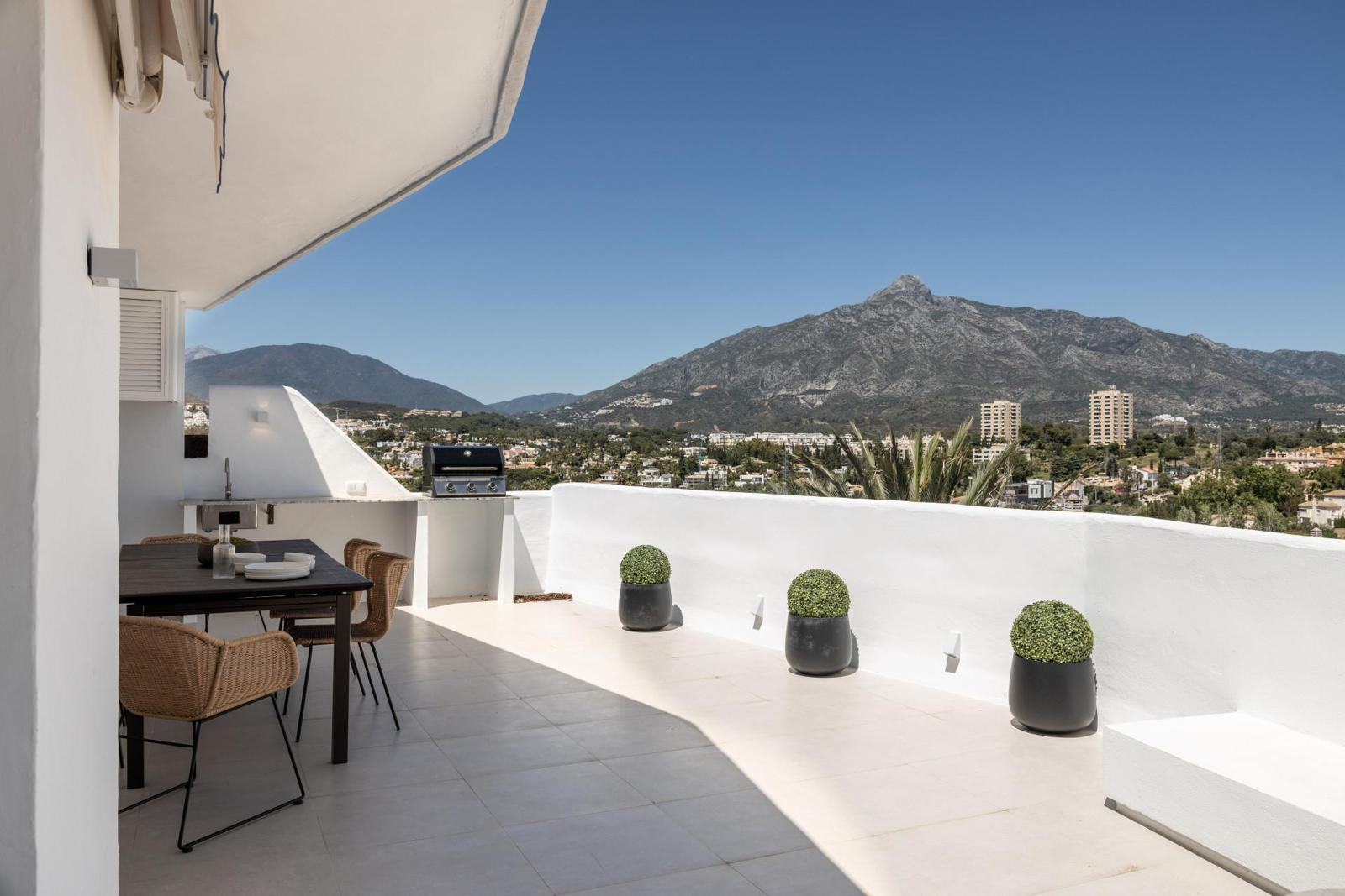 Ático de 3 Dormitorios en alquiler en Nueva Andalucía, Marbella