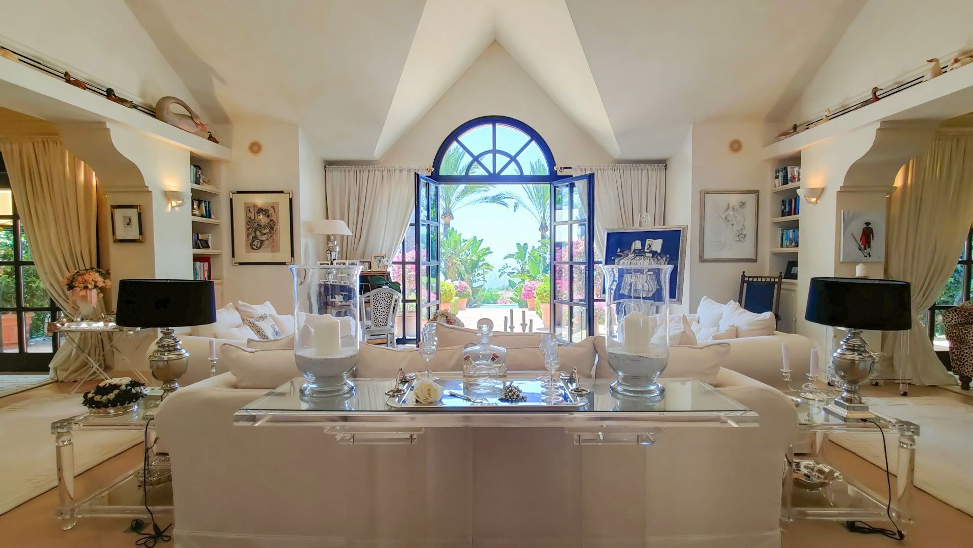 Casa de 3 Dormitorios y 5 Baños en venta en Milla de Oro, Marbella