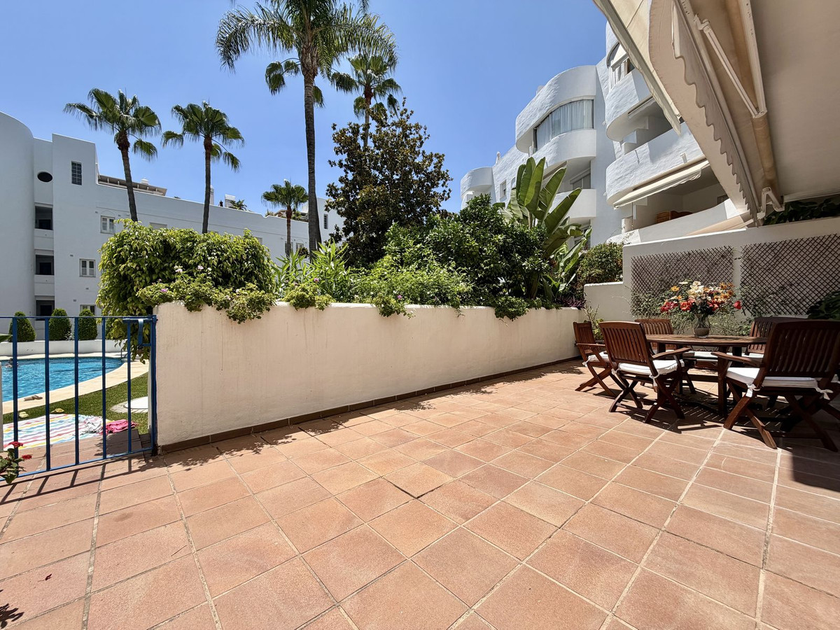 4 Bed, 2 Bath - Apartment for Sale in Marbella Golden Mile