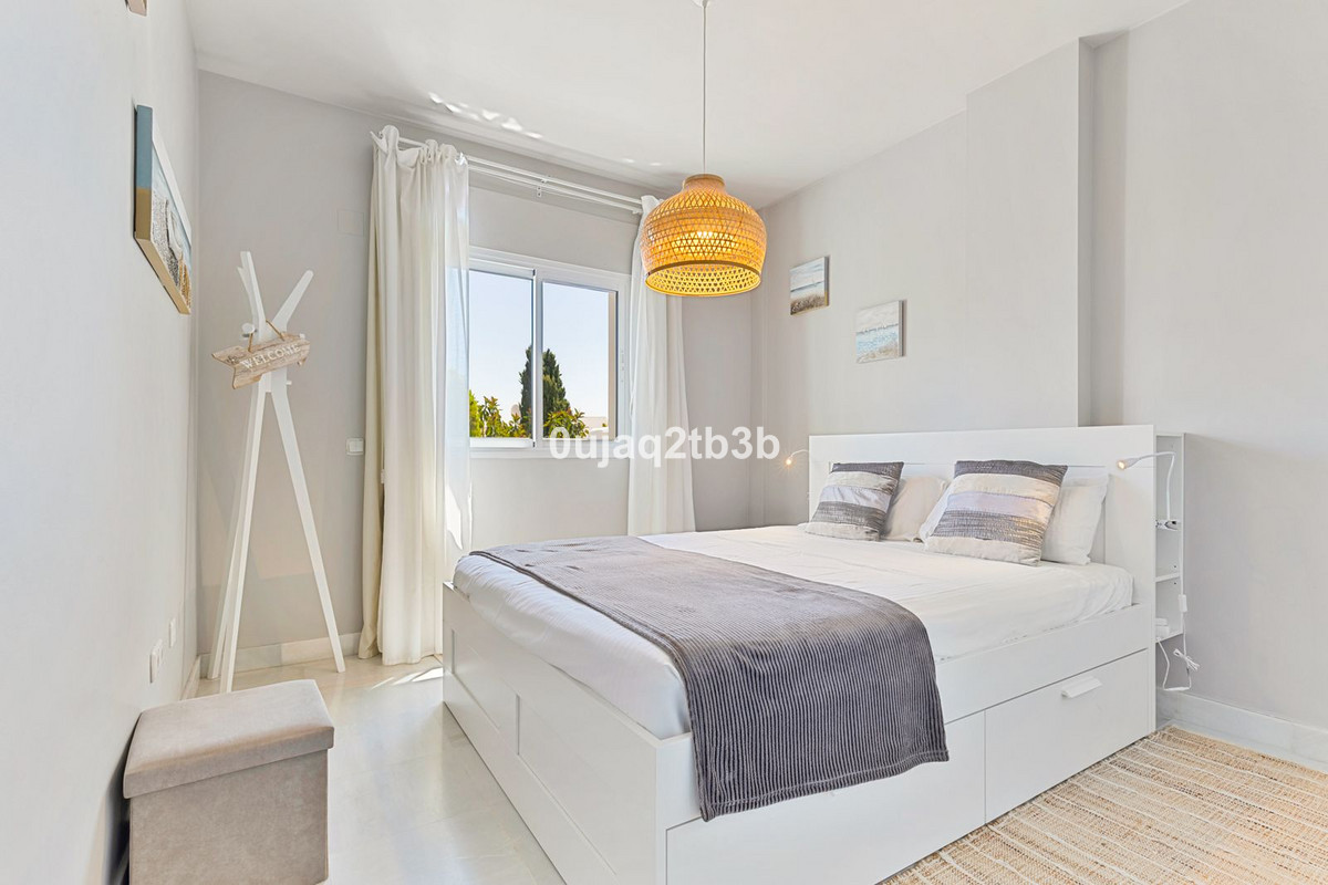 Piso de 2 Dormitorios y 2 Baños en venta en Nueva Andalucía, Marbella