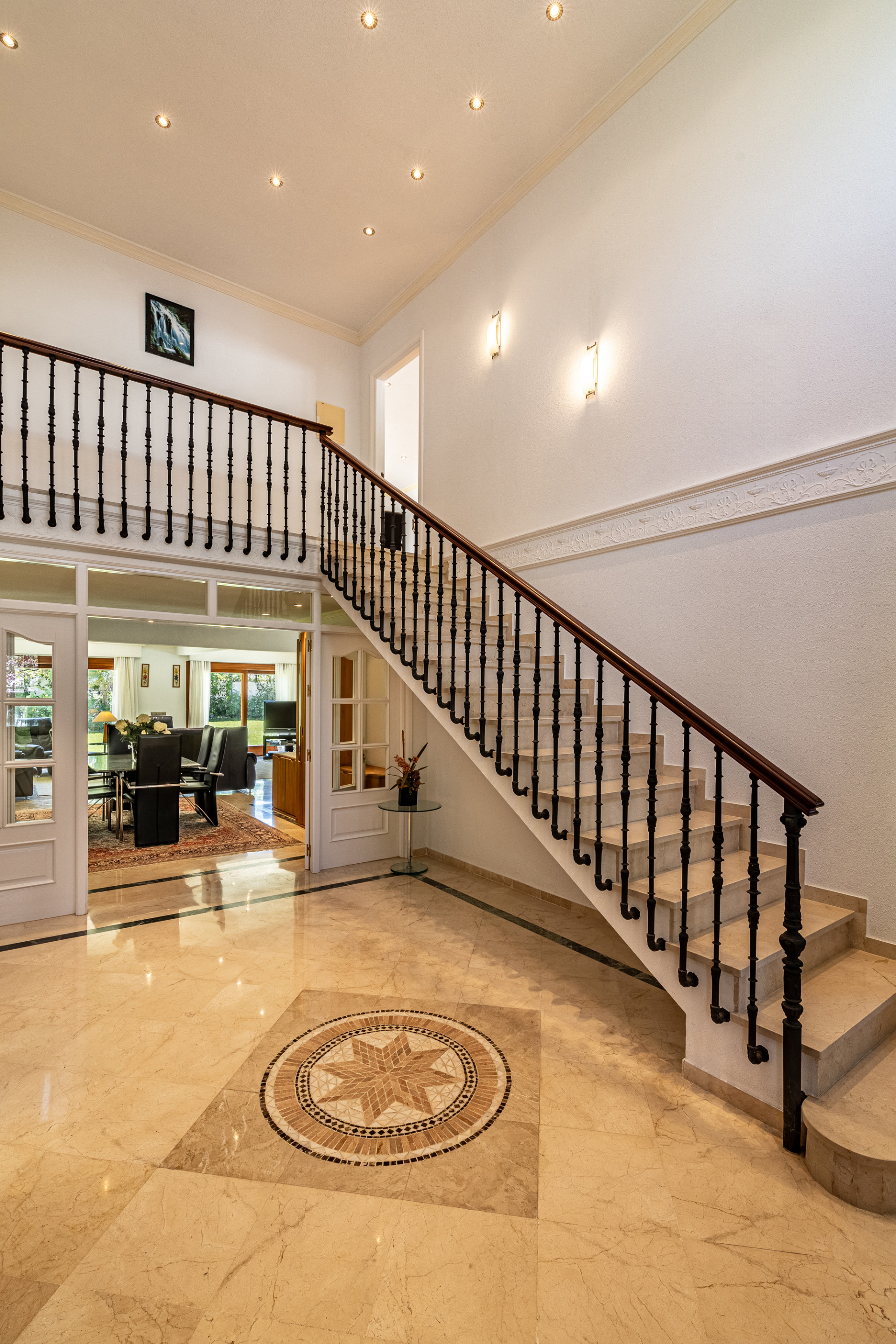 Casa de 5 Dormitorios y 4 Baños en venta en Estepona