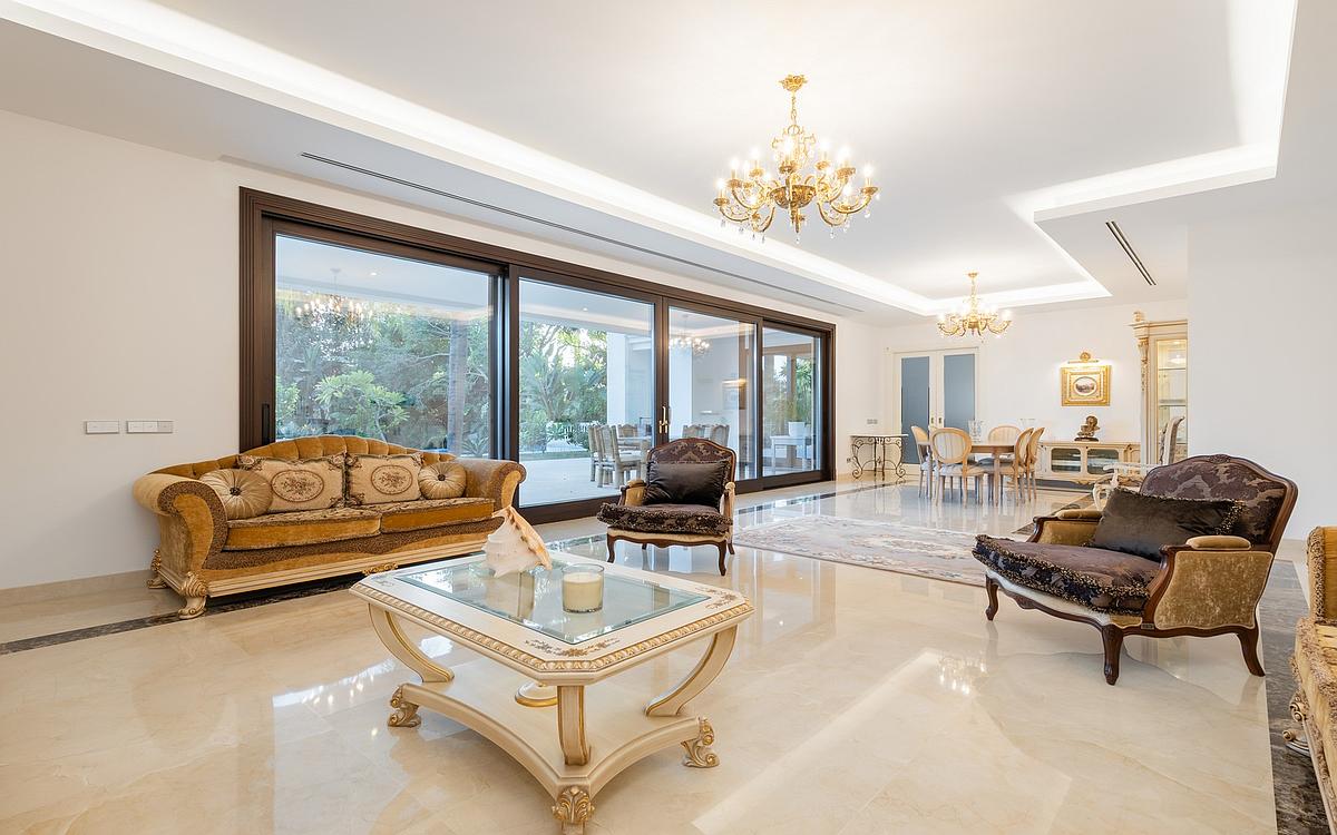 7 спални - Вила за продажба в Estepona