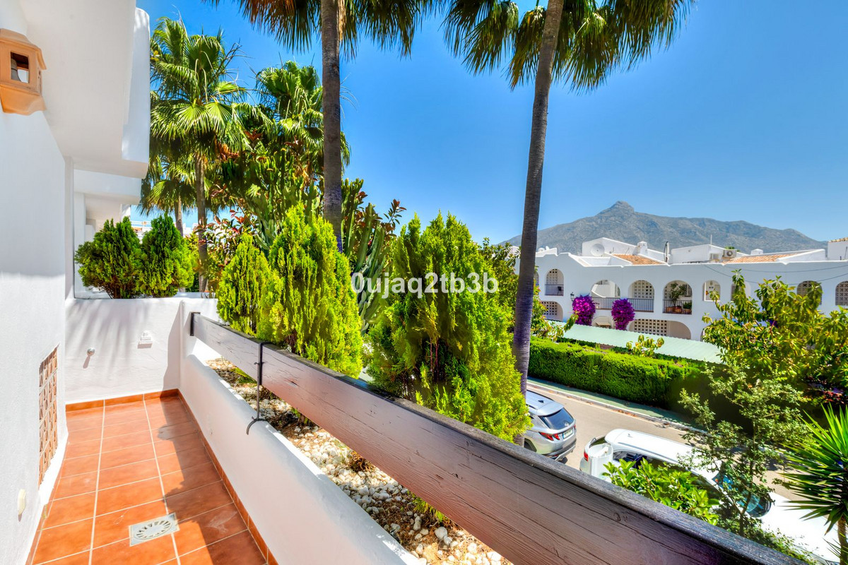 2 спални, 2 бани - Апартамент за продажба в Nueva Andalucia, Marbella