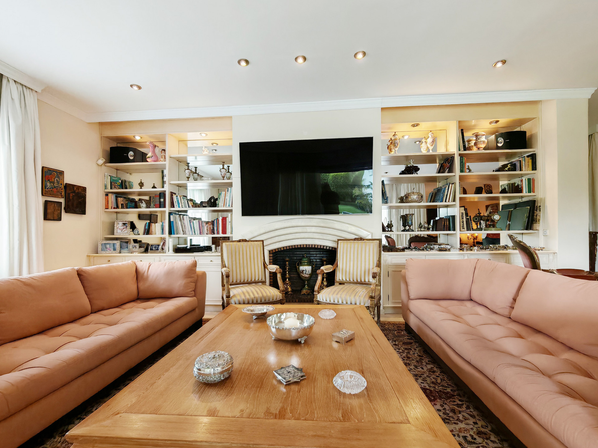Casa de 5 Dormitorios y 5 Baños en venta en Los Monteros, Marbella