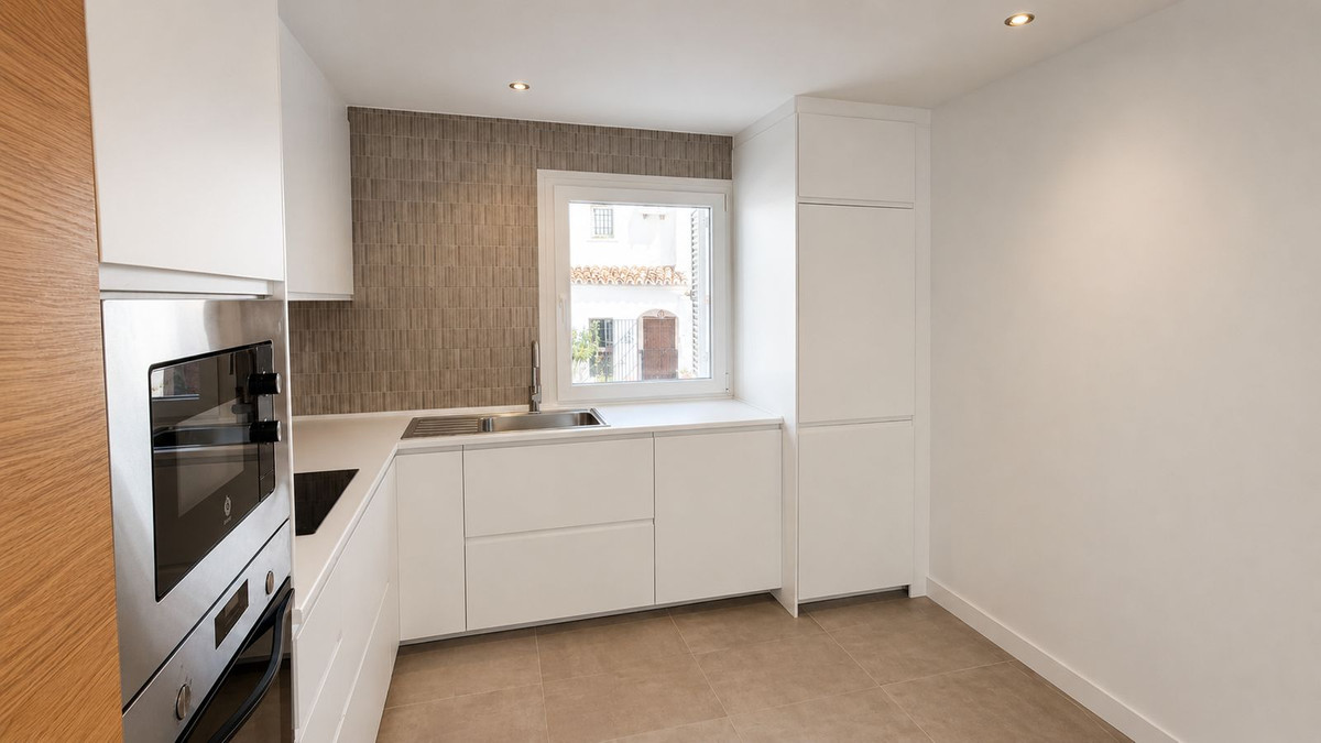 2 Bed - Apartment for Sale in Atalaya, Estepona