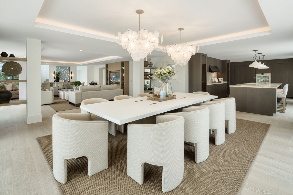 Casa de 6 Dormitorios en venta en Milla de Oro, Marbella