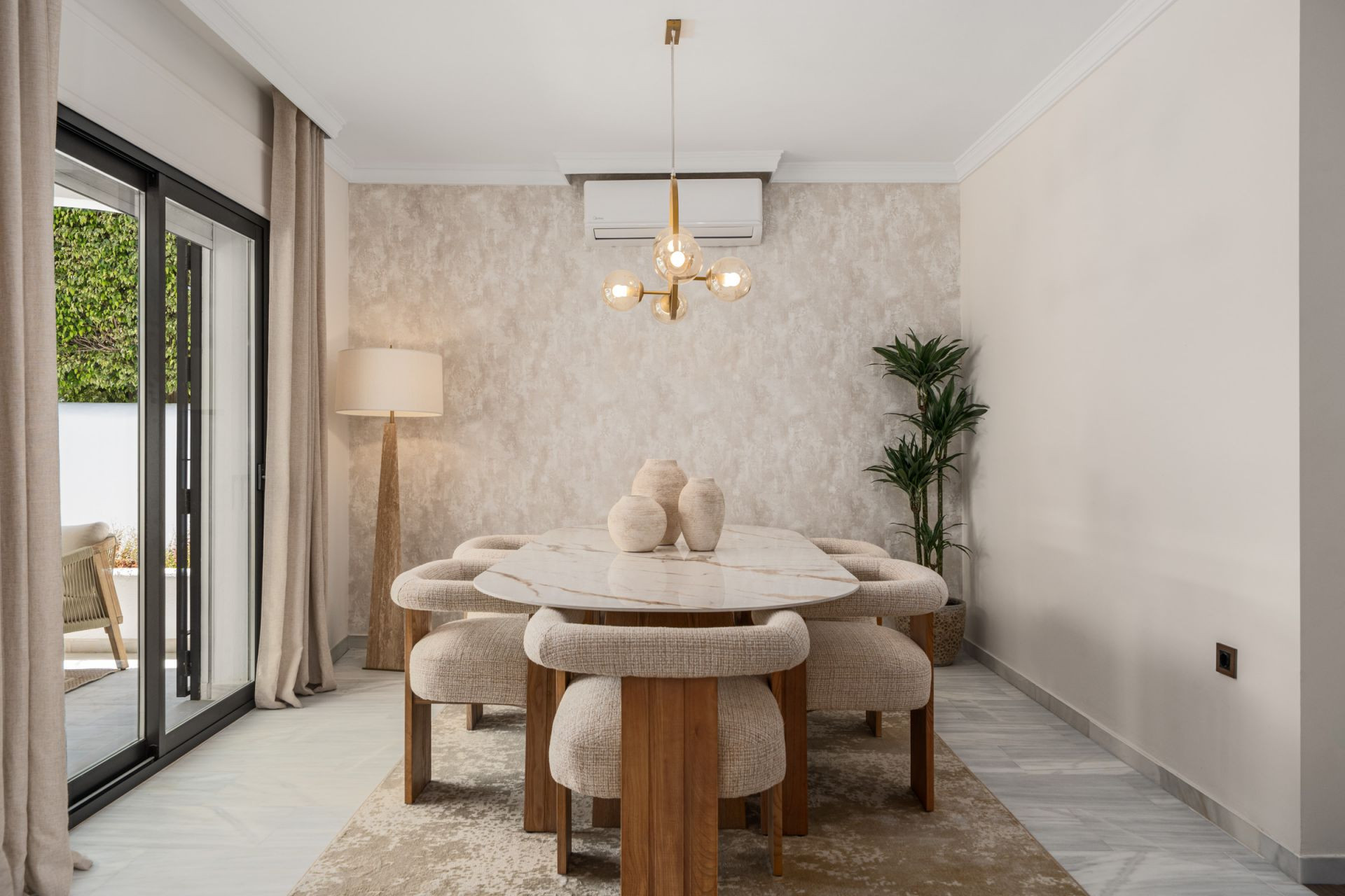 Casa de 6 Dormitorios y 5 Baños en venta en Nueva Andalucía, Marbella