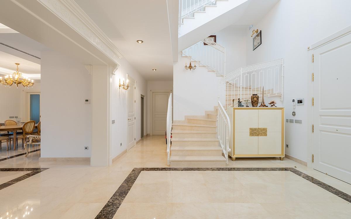 7 спални - Вила за продажба в Estepona
