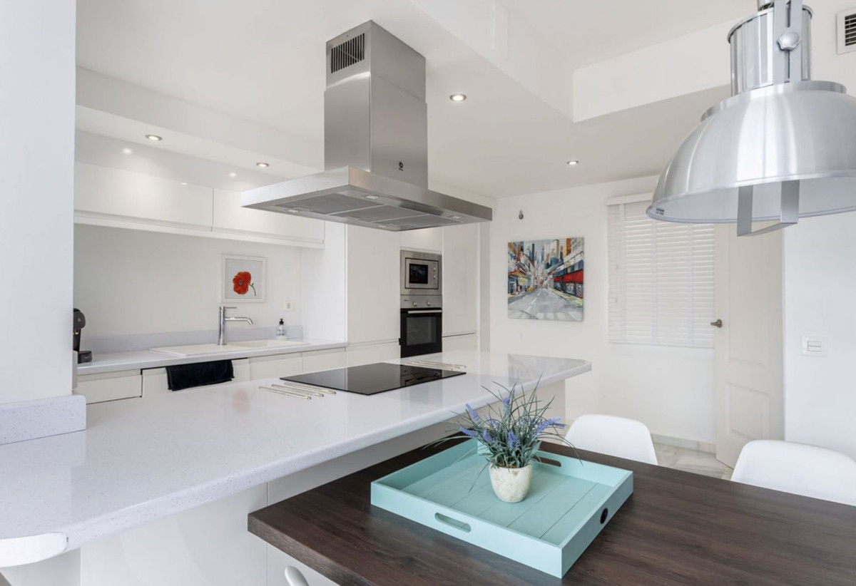 Piso de 3 Dormitorios en alquiler vacacional en Nueva Andalucía, Marbella