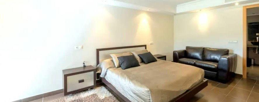 Casa de 3 Dormitorios y 4 Baños en alquiler en Marbella Centro