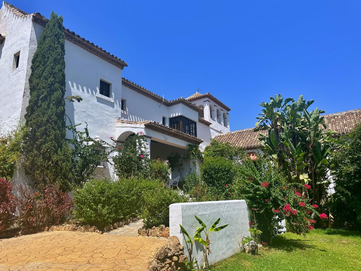 Finca de 10 Dormitorios en venta en Mijas