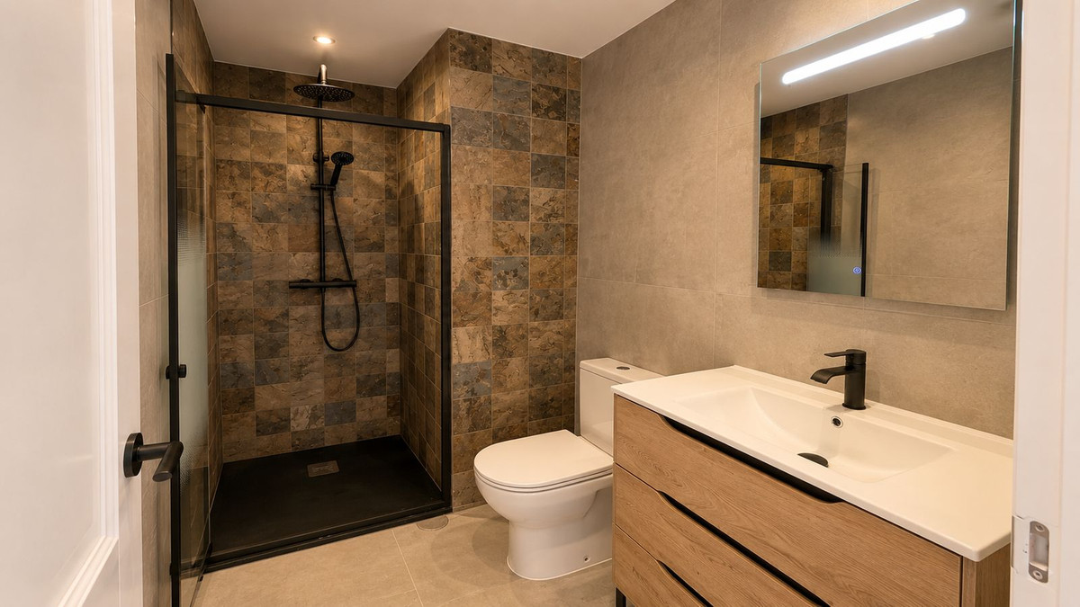2 Bed - Apartment for Sale in Atalaya, Estepona