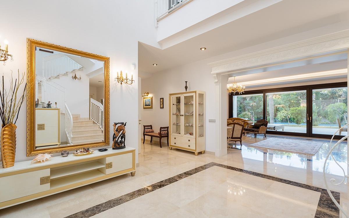 7 спални - Вила за продажба в Estepona