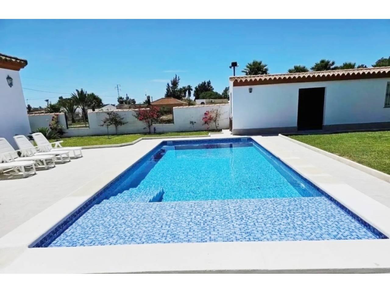 Casa Adosada de 3 Dormitorios y 3 Baños en alquiler vacacional en Chiclana de la Frontera