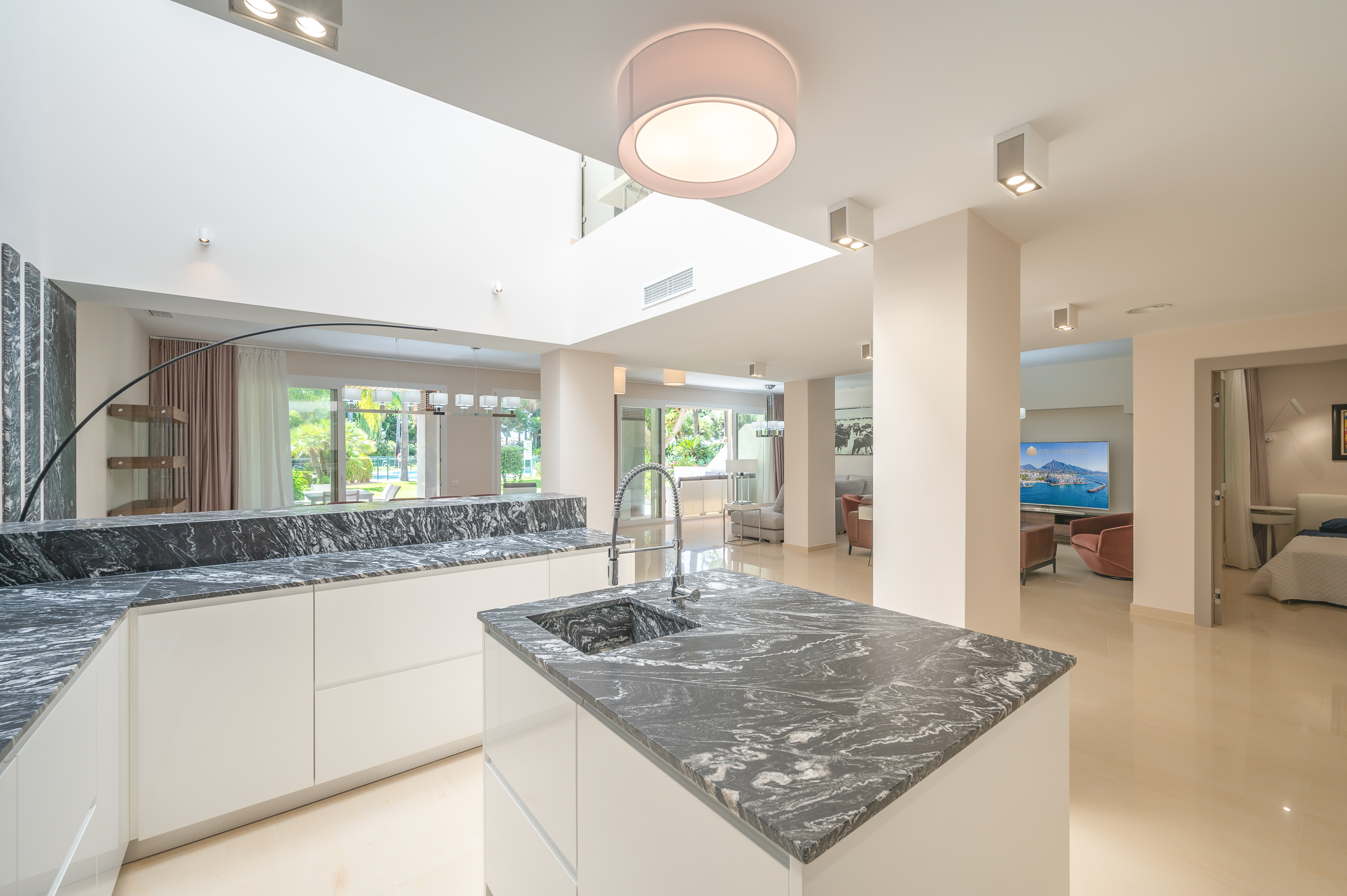 6 Bed - Apartment for Sale in Puerto Banus, Marbella