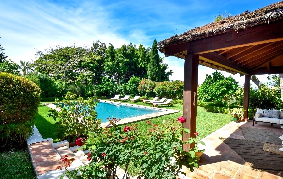 Casa de 6 Dormitorios en alquiler vacacional en El Rosario, Marbella