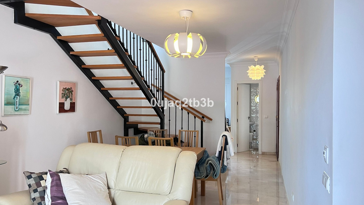 Piso de 4 Dormitorios en venta en Nueva Andalucía, Marbella