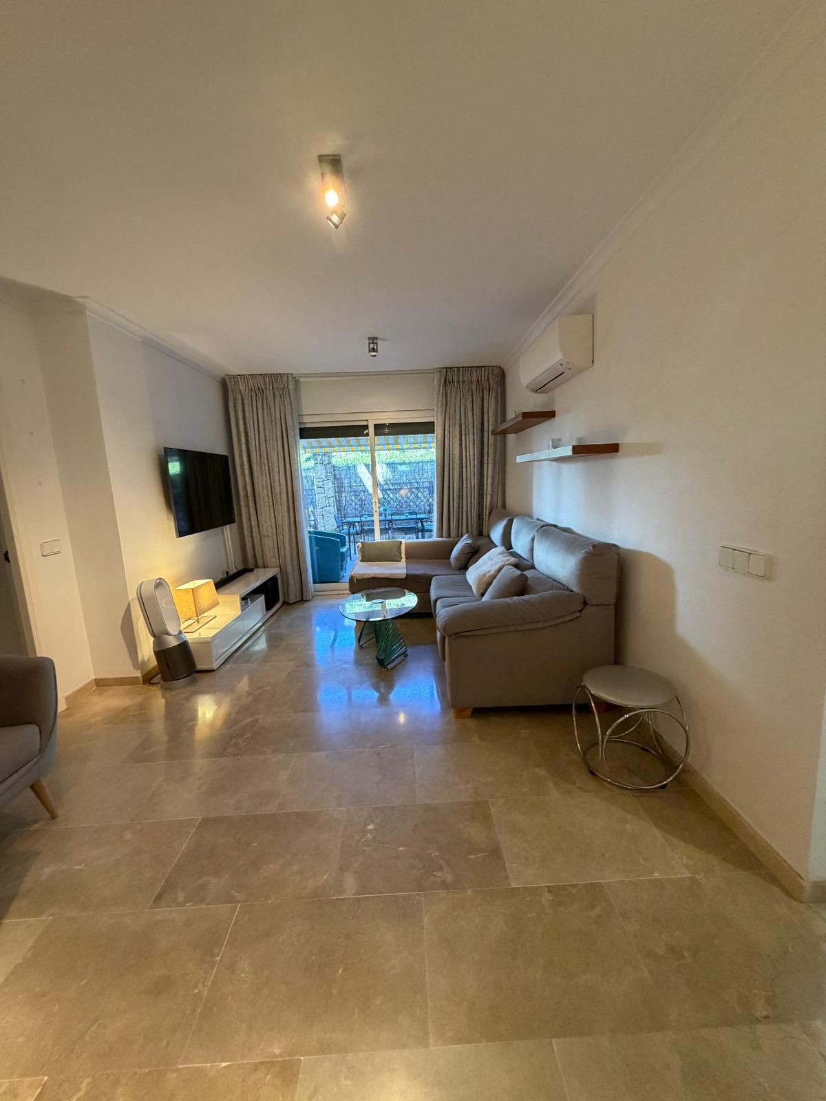 Piso de 2 Dormitorios en venta en Milla de Oro, Marbella