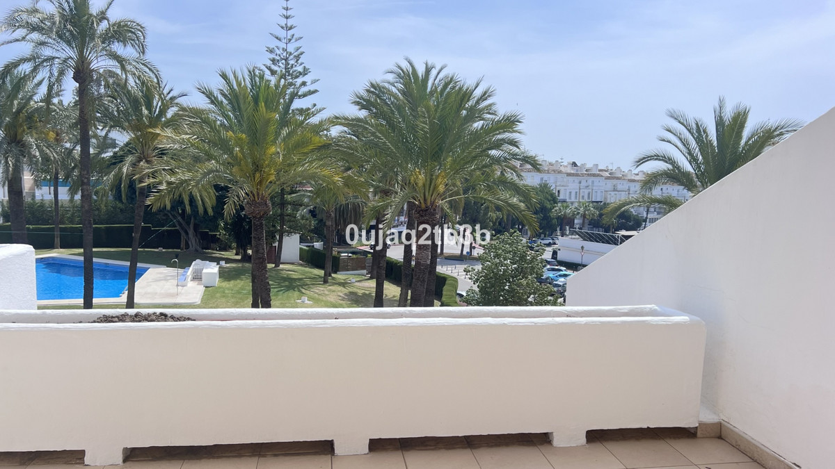 Piso de 4 Dormitorios en venta en Nueva Andalucía, Marbella