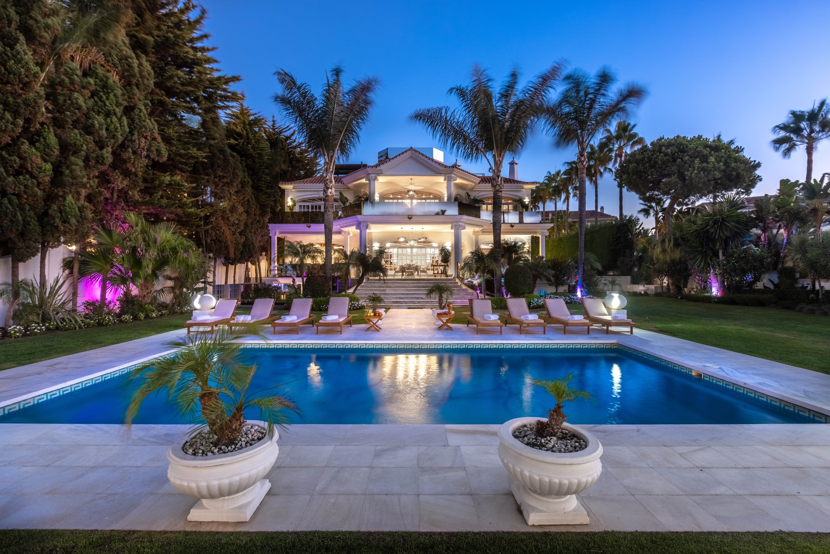 Casa de 10 Dormitorios y 12 Baños en alquiler vacacional en Puerto Banús, Marbella
