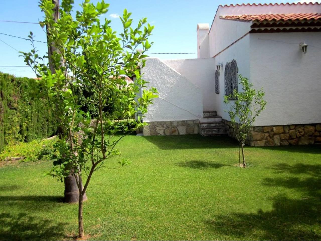 Casa Adosada de 5 Dormitorios y 3 Baños en alquiler vacacional en Mont-Roig del Camp