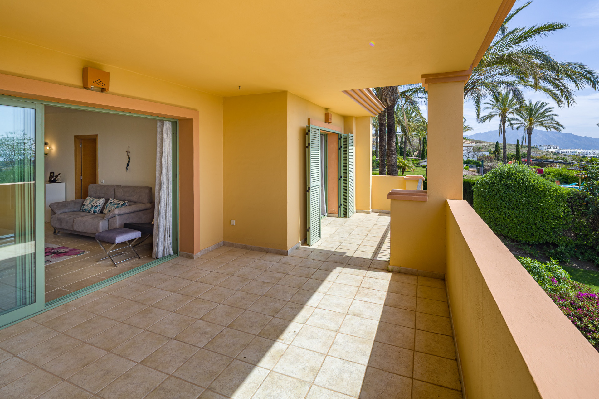 Piso de 2 Dormitorios y 2 Baños en venta en Los Flamingos, Benahavís