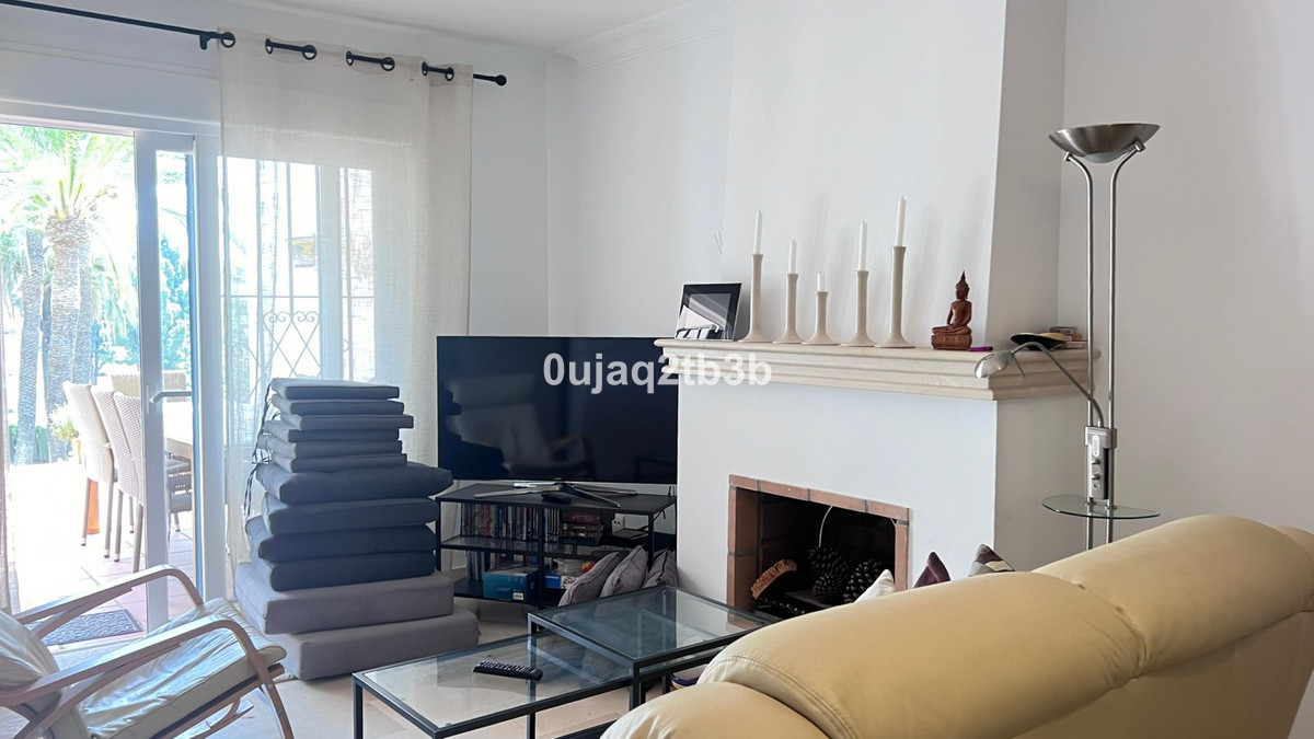 Piso de 4 Dormitorios en venta en Nueva Andalucía, Marbella