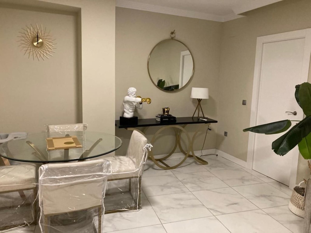 Piso de 2 Dormitorios en venta en Nueva Andalucía, Marbella