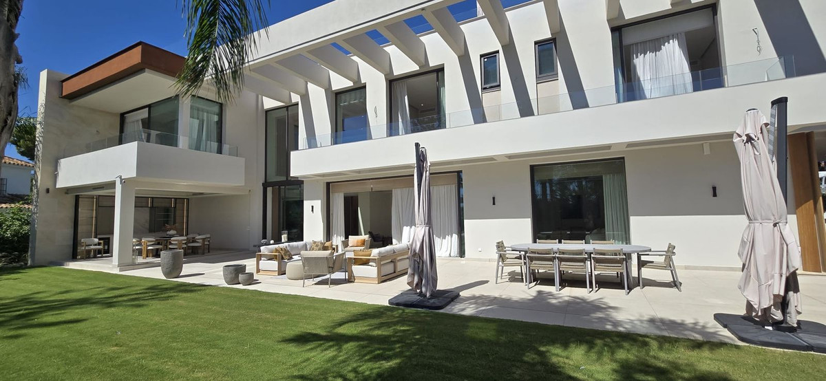 5 кровать 6 ванна Вилла для продажи в Los Monteros, Marbella