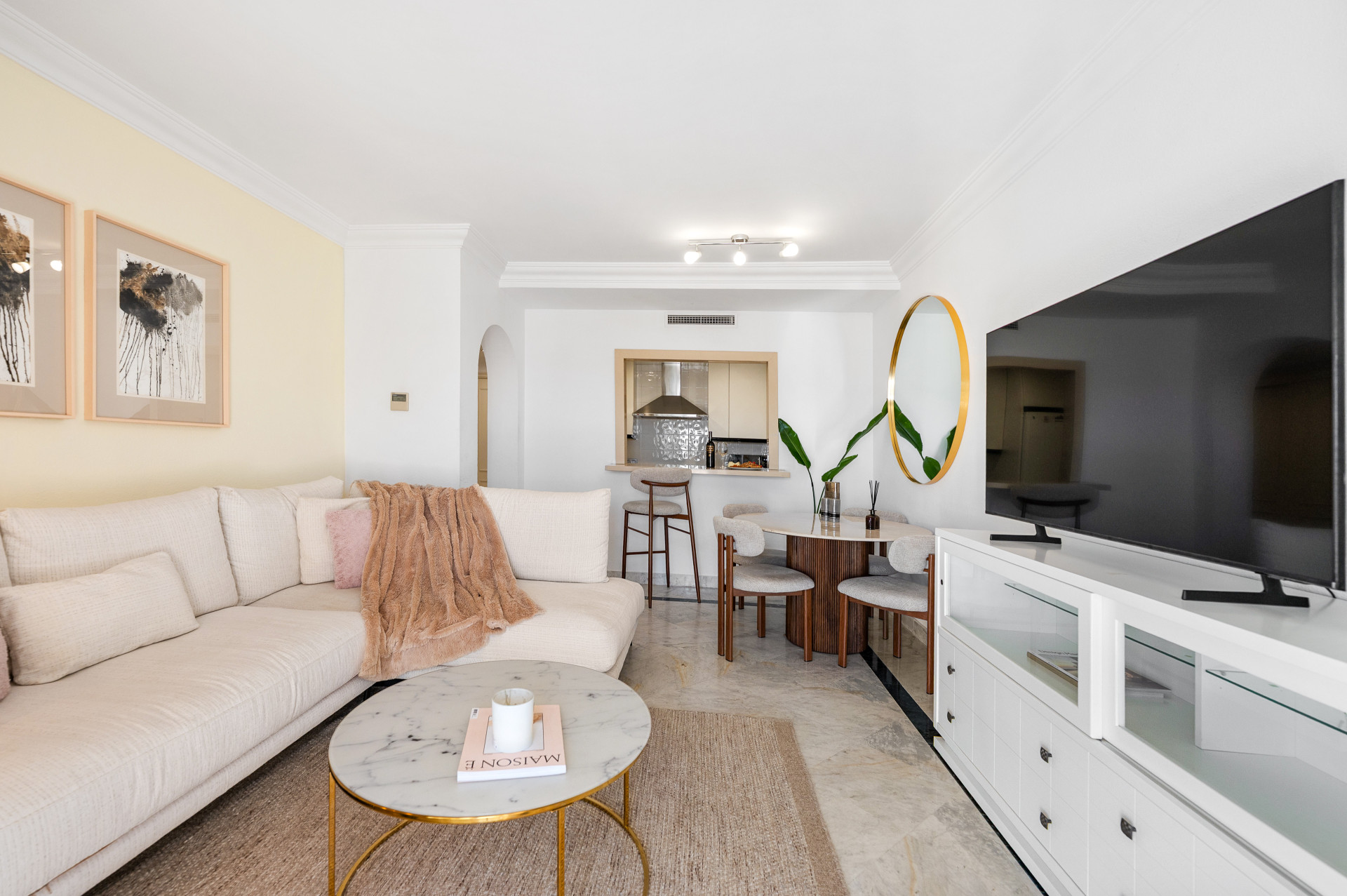 Piso de 2 Dormitorios y 2 Baños en venta en Puerto Banús, Marbella