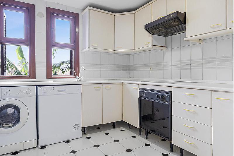 Casa Adosada de 2 Dormitorios y 2 Baños en venta en Estepona