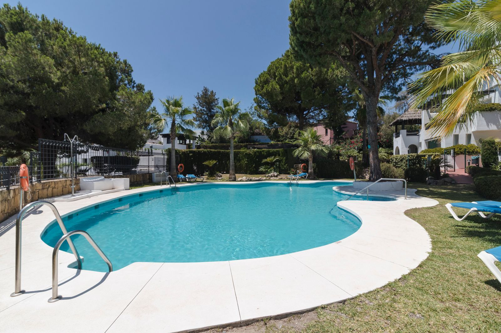 Piso de 3 Dormitorios en alquiler en Río Real, Marbella