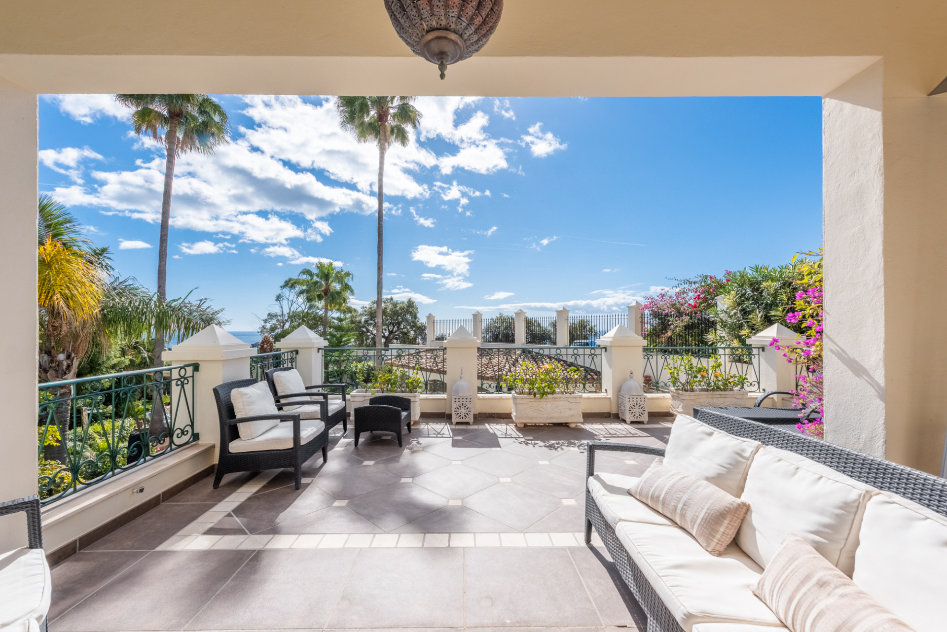Casa de 6 Dormitorios en venta en Estepona