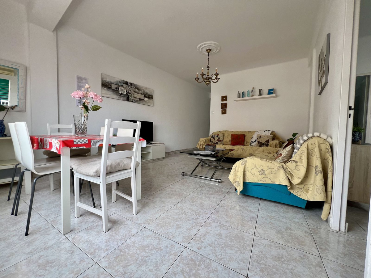 Piso de 4 Dormitorios y 2 Baños en venta en Málaga