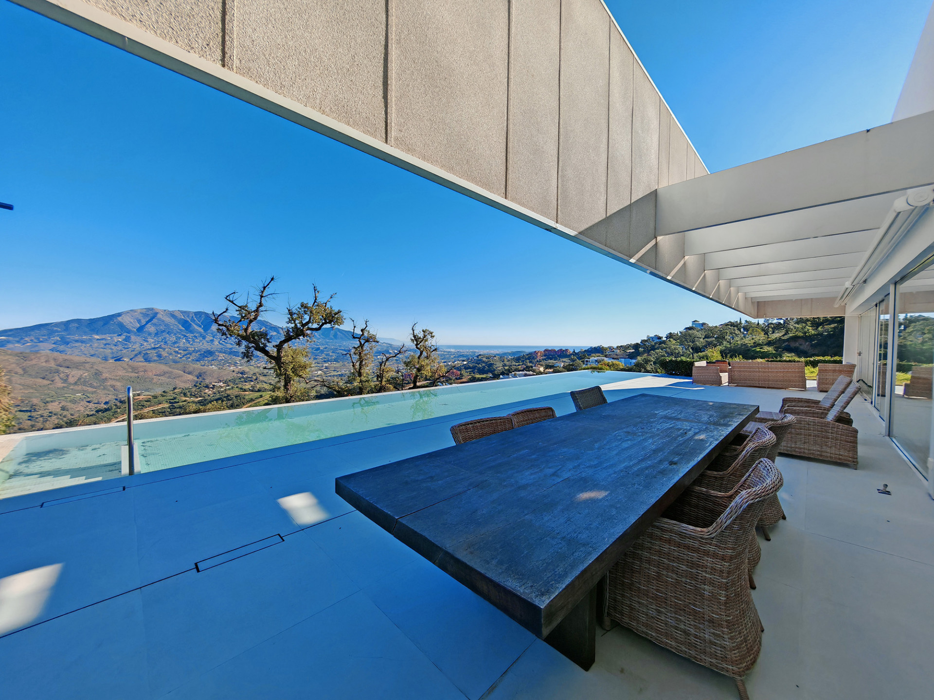 6 Bed - Villa for Sale in La Mairena, Marbella