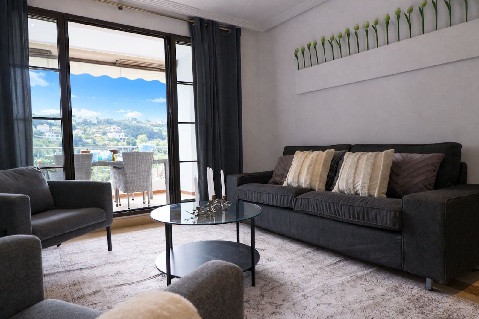 Piso de 3 Dormitorios en venta en Los Arqueros, Benahavís