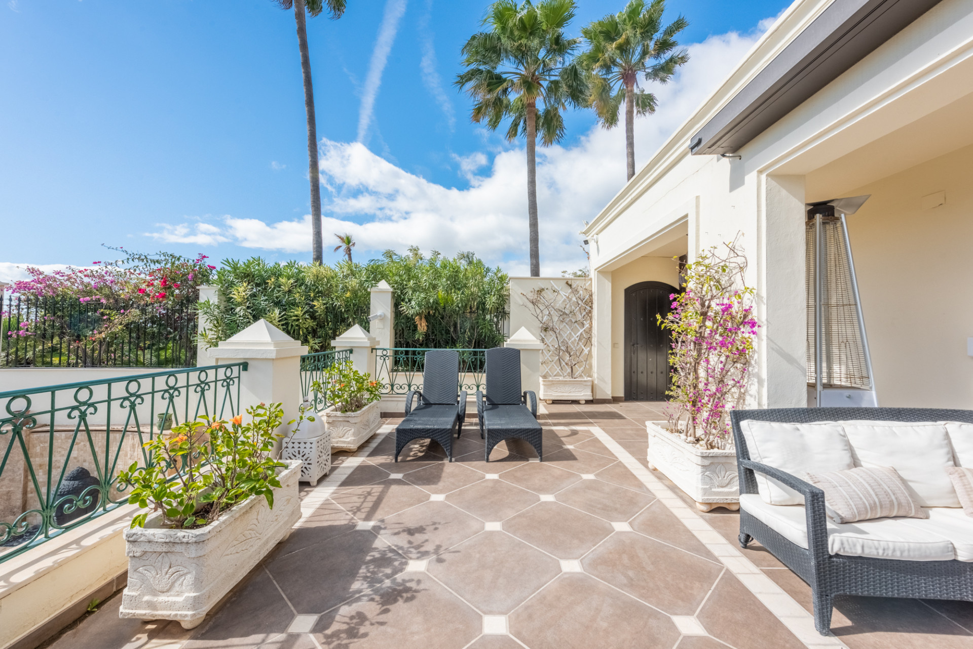 Casa de 6 Dormitorios en venta en Estepona