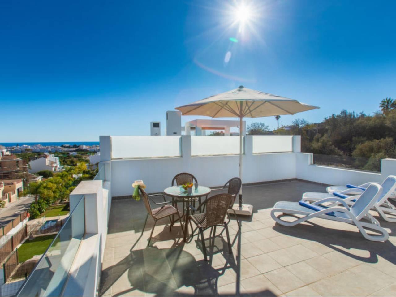 Casa Adosada de 3 Dormitorios y 2 Baños en alquiler vacacional en Nerja