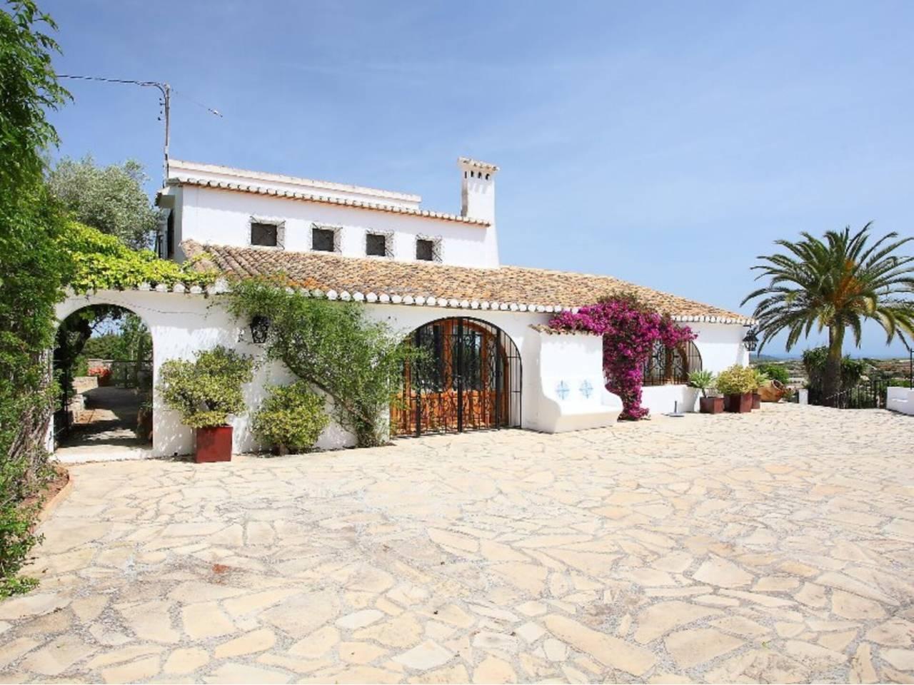 Casa Adosada de 5 Dormitorios y 3 Baños en alquiler vacacional en Benissa