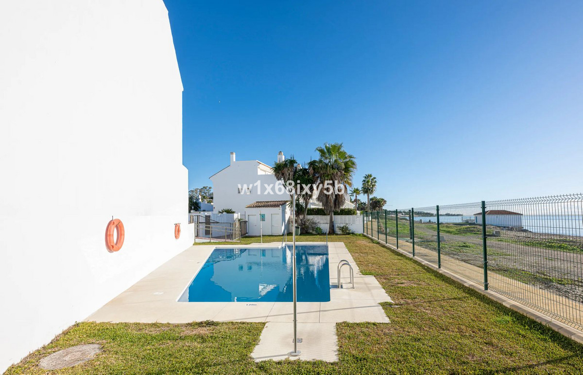Casa Adosada de 3 Dormitorios en venta en Estepona