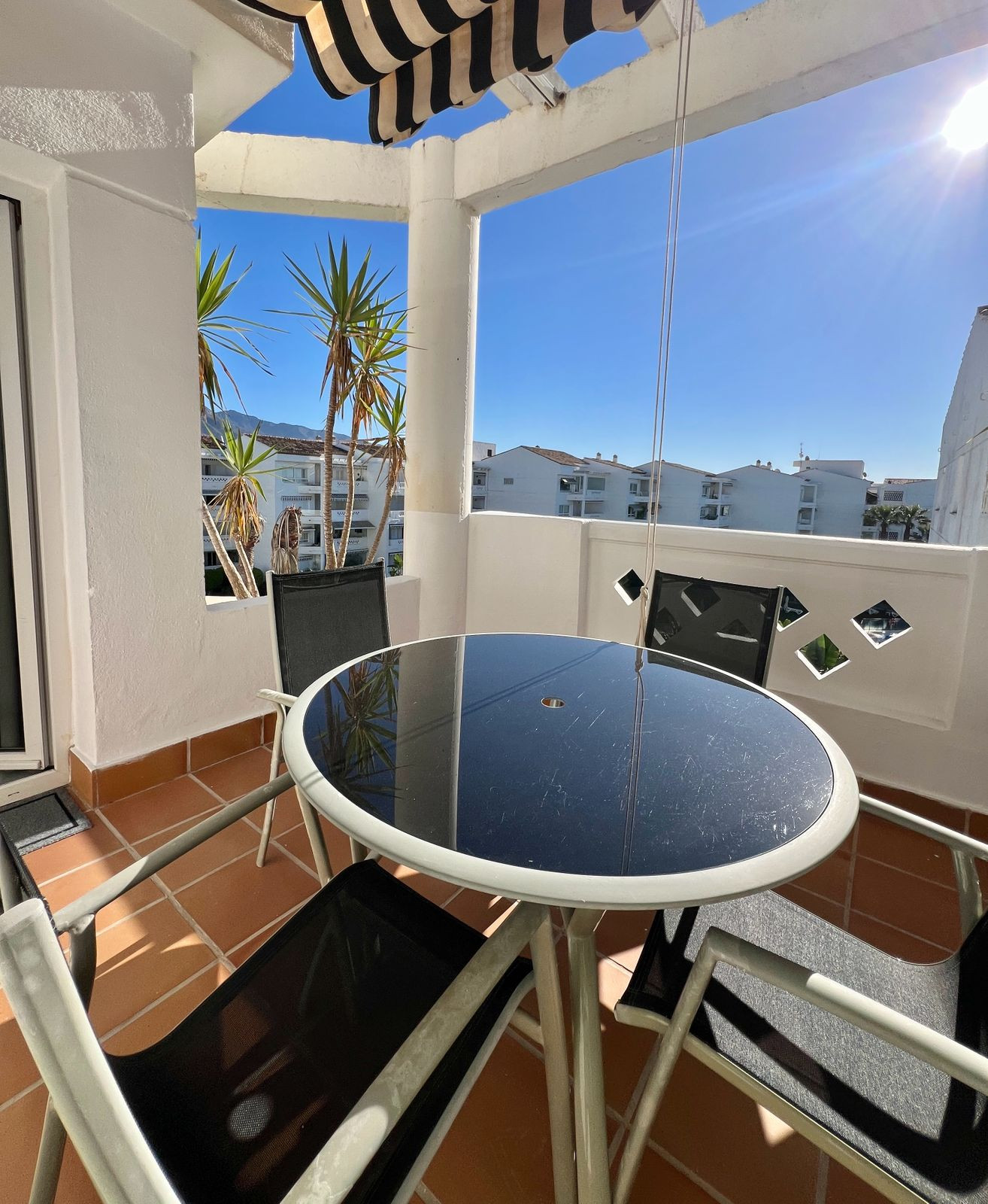 Piso de 2 Dormitorios y 2 Baños en alquiler en Puerto Banús, Marbella