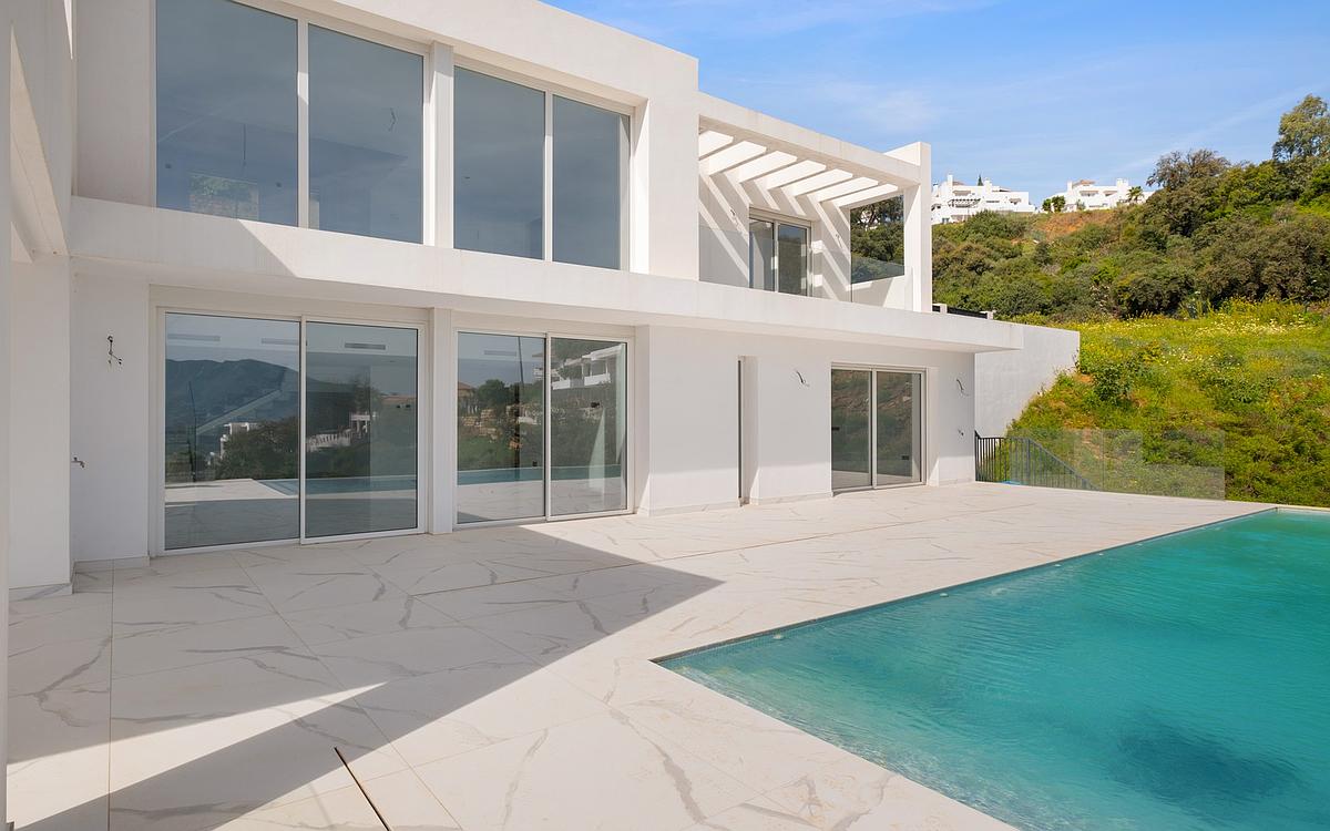 Casa de 4 Dormitorios y 3 Baños en venta en La Mairena, Marbella