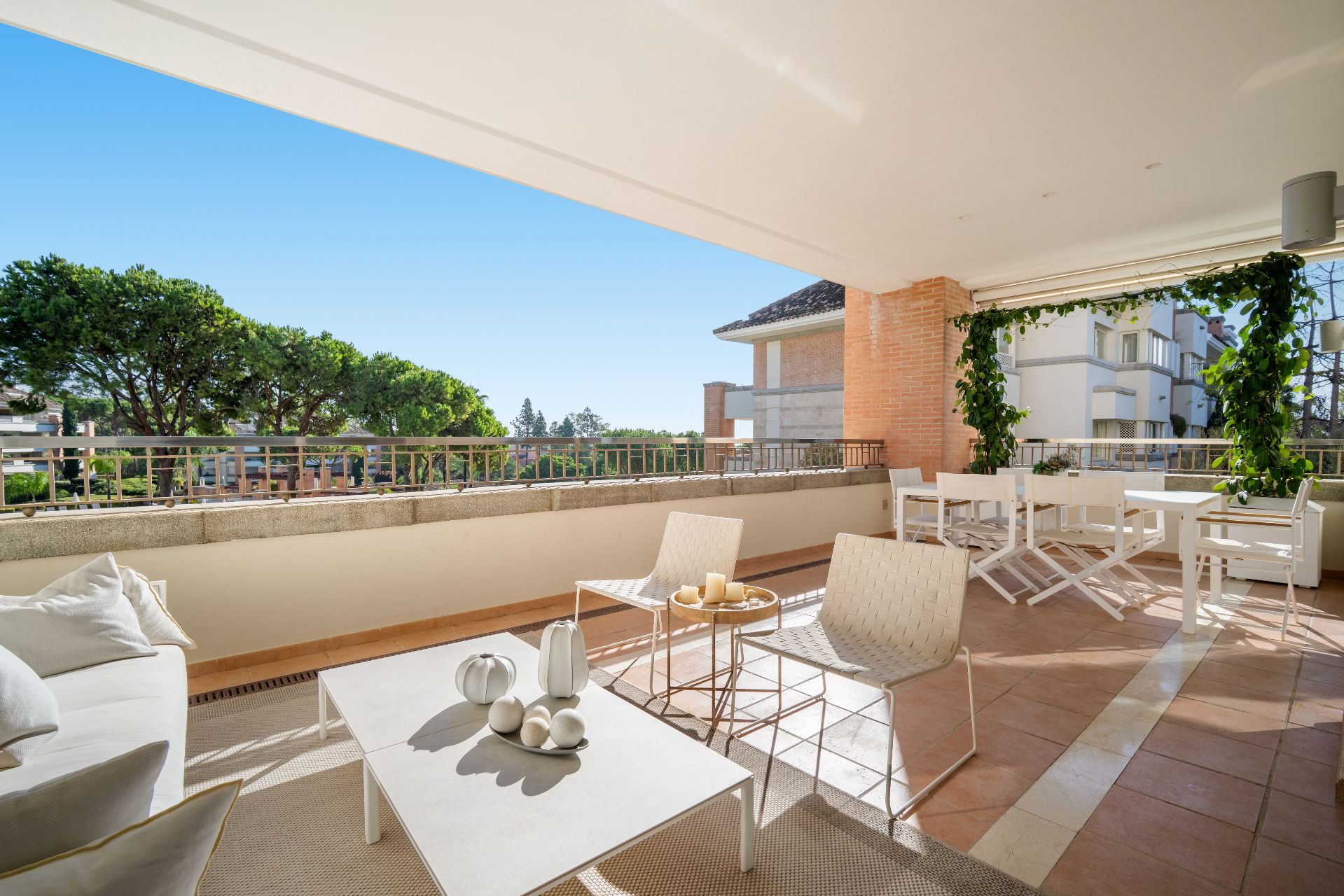 Piso de 4 Dormitorios en venta en Milla de Oro, Marbella