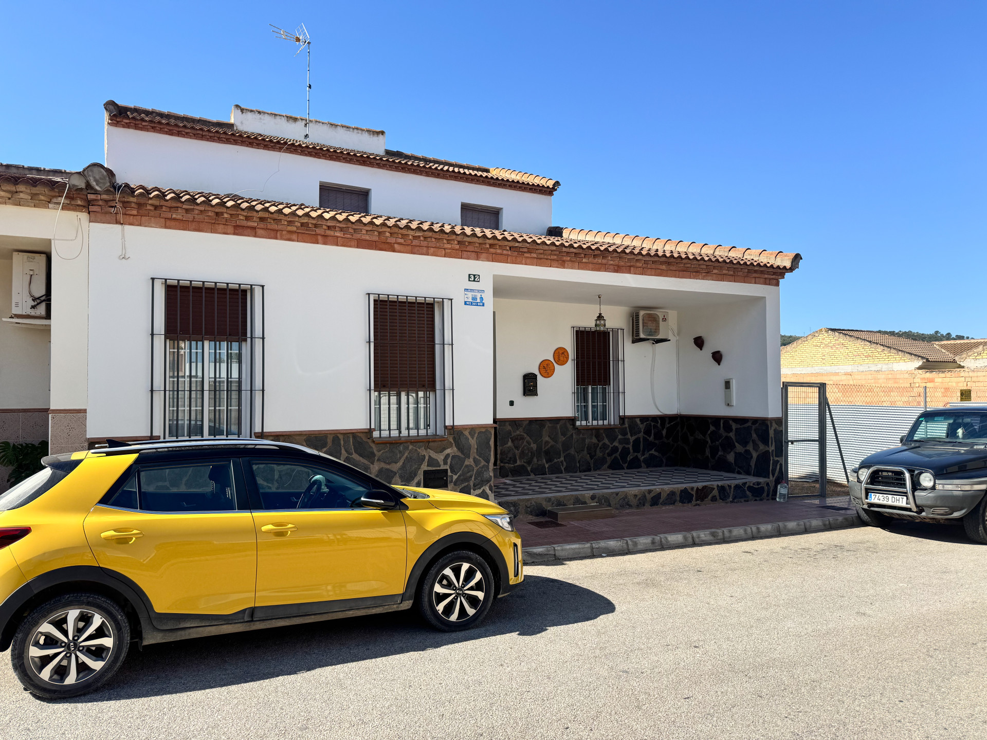 Casa Adosada de 5 Dormitorios y 3 Baños en venta en Humilladero
